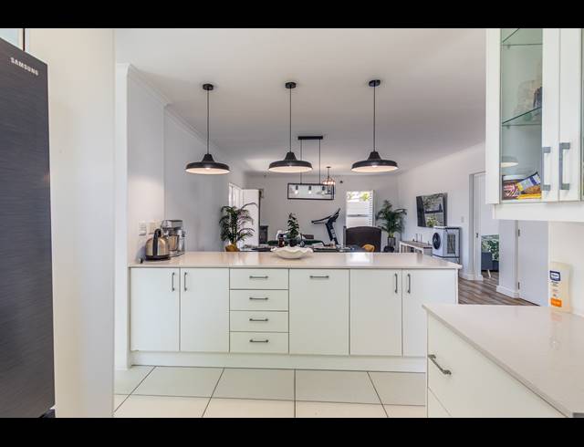 4 BEDROOM FREESTANDING FOR SALE IN SUNNINGDALE